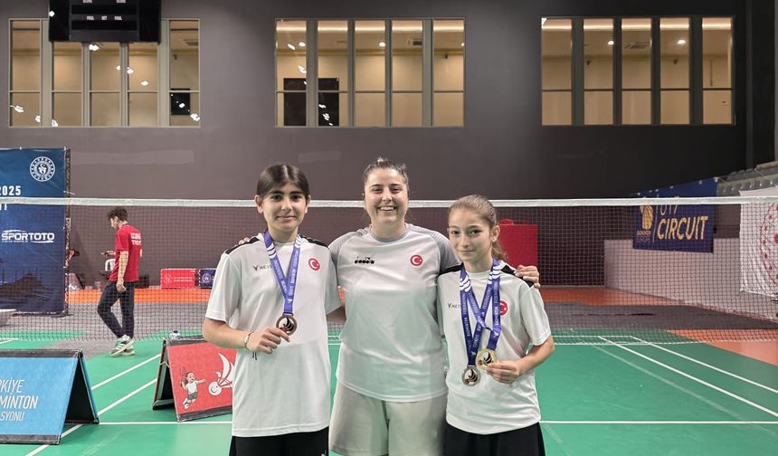 Bursa Büyükşehirli badmintonculardan İstanbul’da 3 madalya!