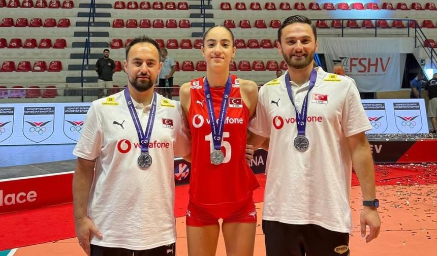 Nilüfer Belediyespor’un milli gururları: Elif Atan, Emirhan Arslantaş ve Emre Yanık