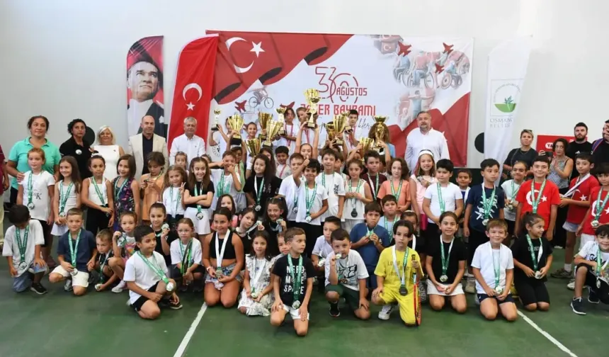 Osmangazi'de Zafer Bayramı tenis turnuvası sona erdi