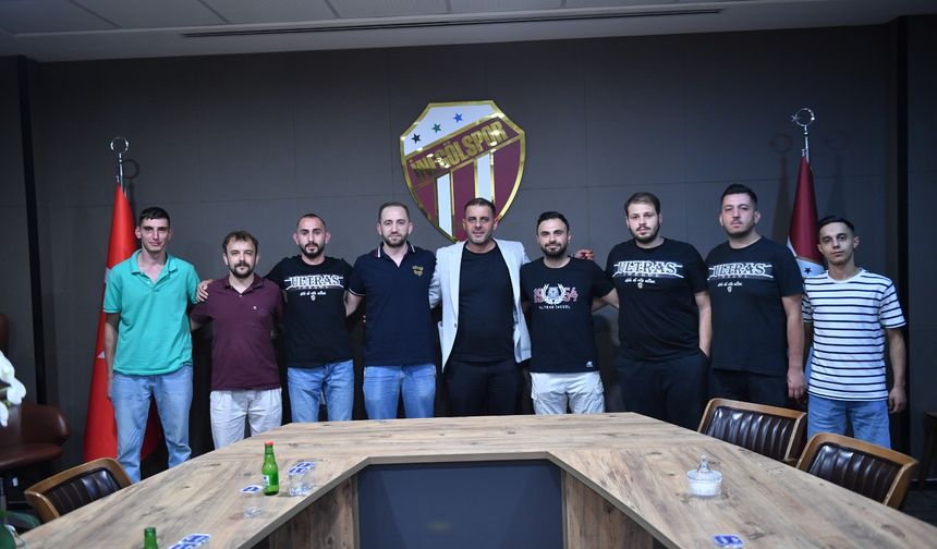 İnegölspor taraftarından yönetime moral ziyareti