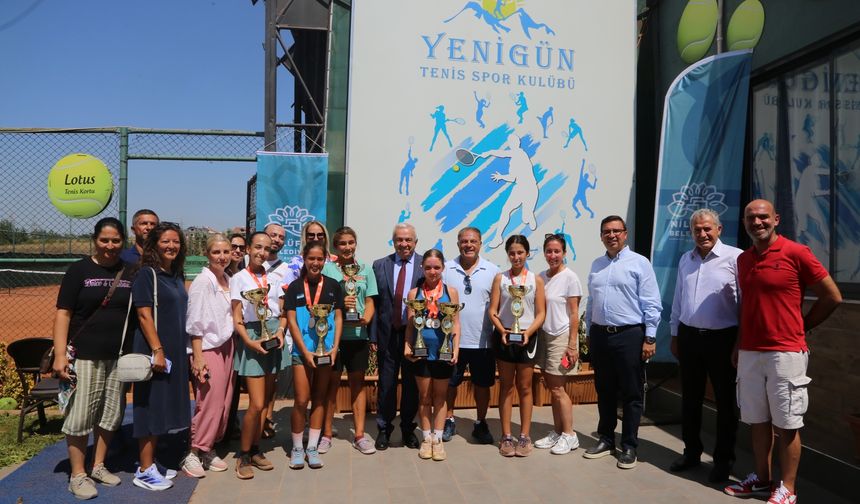Nilüfer’de tenis turnuvasında 160 sporcu korta çıktı