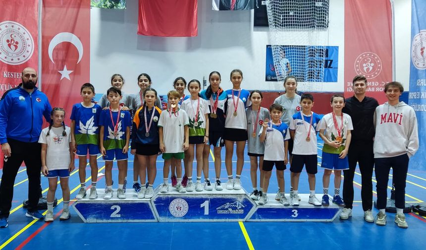Osmangazili badmintoncular Cumhuriyet Kupası’nda madalyaya doydu