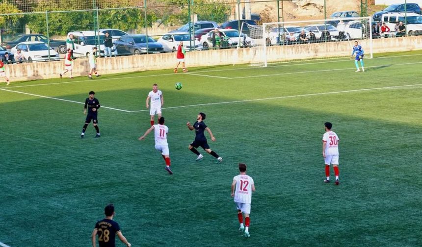 Umurspor 9 kişiyle sahada kaldı maçı bırakmadı