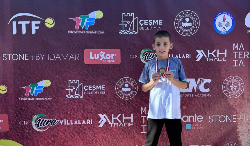 Bursa Büyükşehir Belediyesporlu tenisçilerden iki şampiyonluk