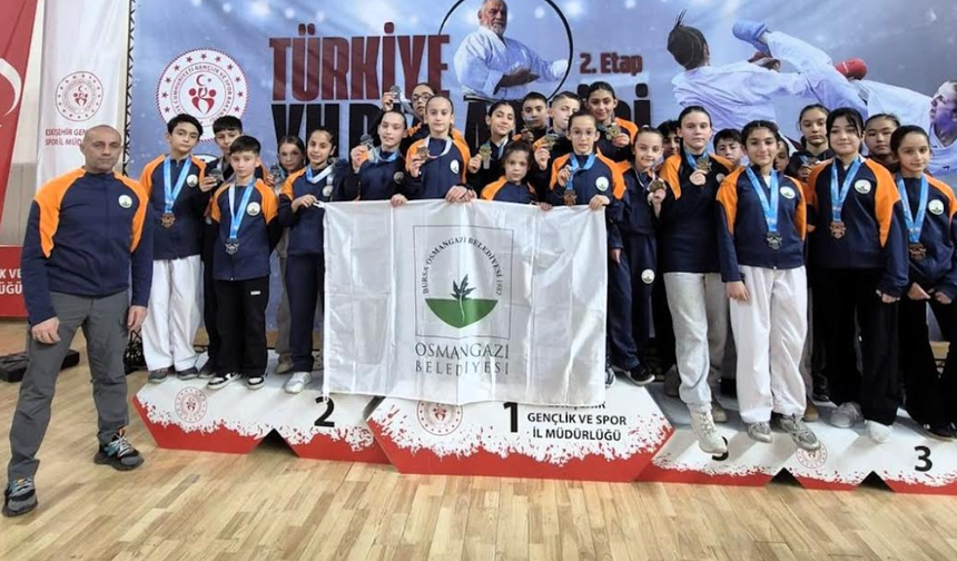 Osmangazi Belediyespor karatecileri Eskişehir’de madalyaya doydu