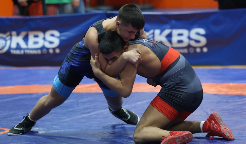 Büyükşehirli güreşçilerden 12 madalya