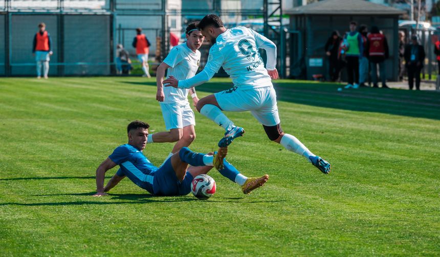 Bursa Yıldırım ile Bursa Nilüfer FK 2-2 berabere kaldı