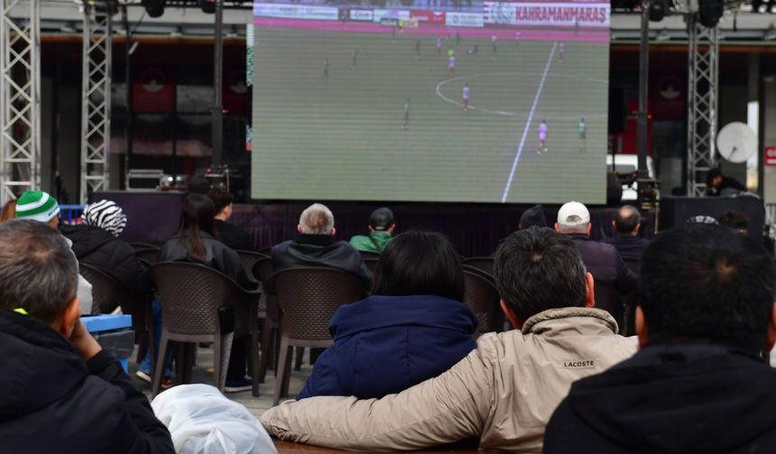 Bursaspor maçı Osmangazi Meydanı’nda izlendi