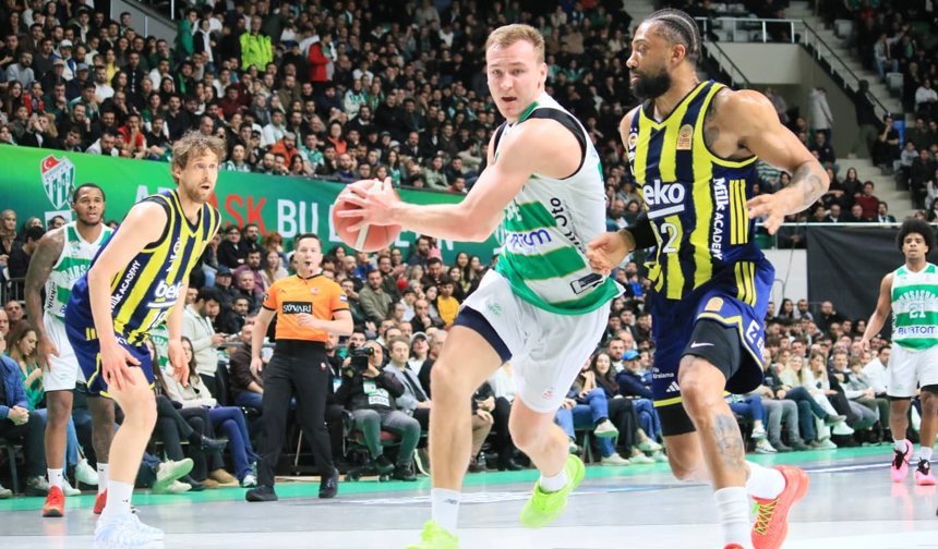 Bursaspor uzatmada Fenerbahçe’yi devirdi