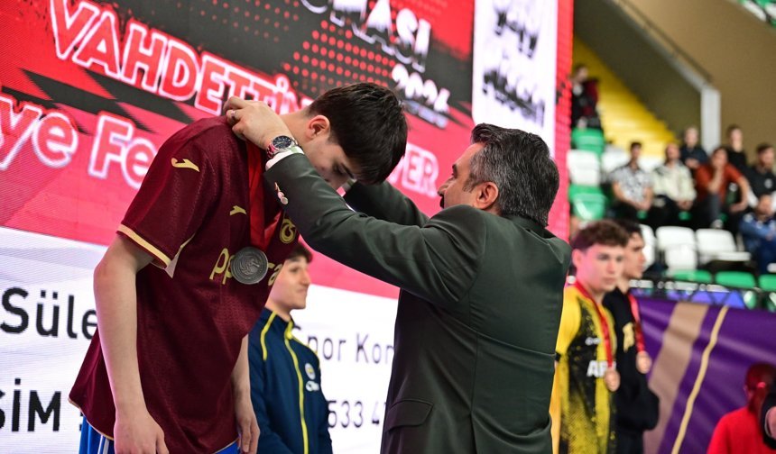 Yıldırım’da boks şöleni: 65 şehirden 644 sporcu ringe çıktı