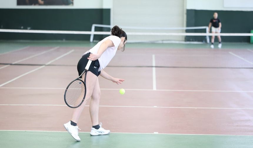Osmangazi'de 19 Mayıs tenis turnuvası başladı
