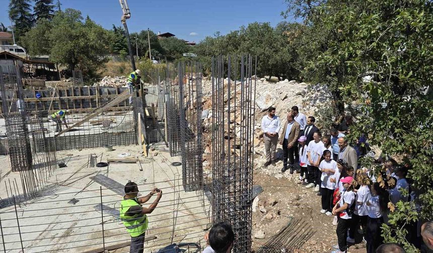 Orhaneli’ye dev spor yatırımı: Yarı olimpik havuz yükseliyor