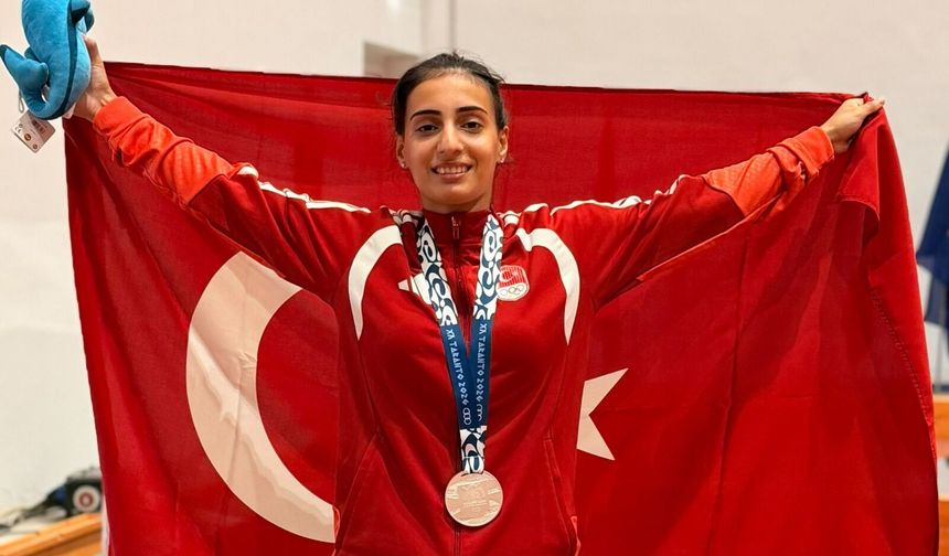 Büyükşehirli Mine Türker'den Akdeniz Oyunları'nda gümüş madalya