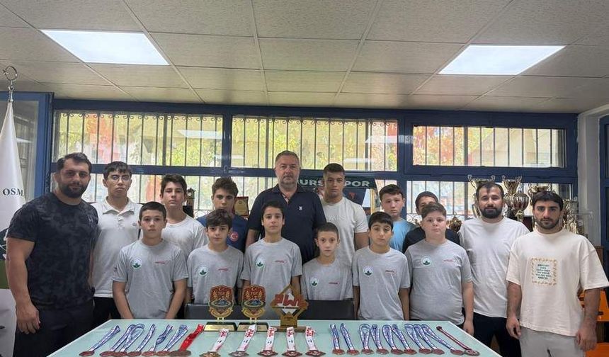 Osmangazi Belediyesporlu güreşçilerden madalya ambargosu!