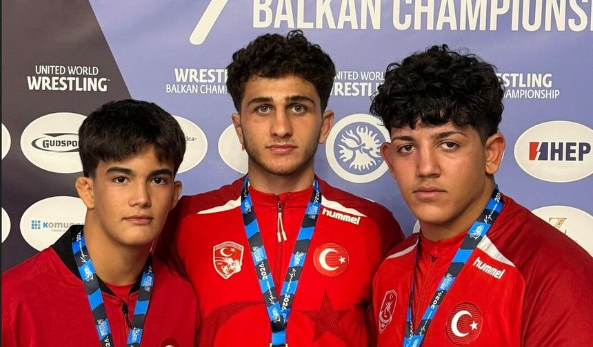 Bursa’nın genç güreşçilerinden Balkan çıkarması